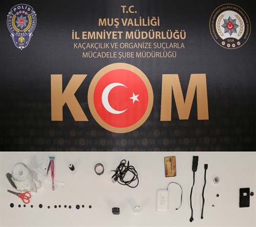EHLİYET SINAVI KOPYACILARI SUÇÜSTÜ YAKALANDI